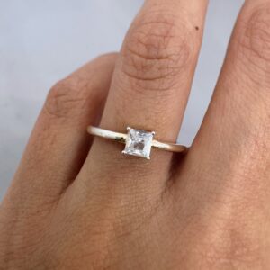 Cintillo Clásico piedra cuadrada - Plata 925