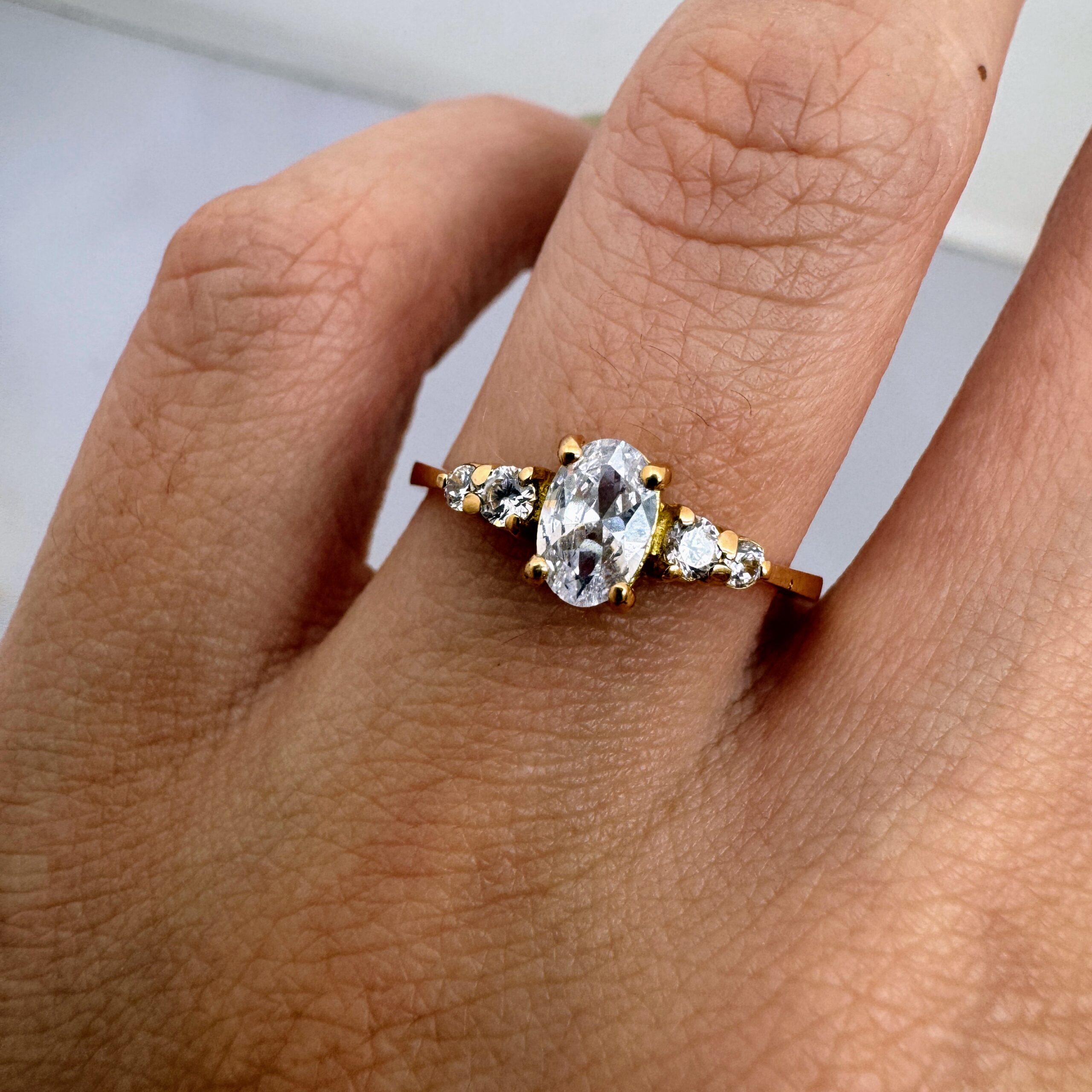 Anillo de Compromiso Zafiro oval - Oro 18 kt