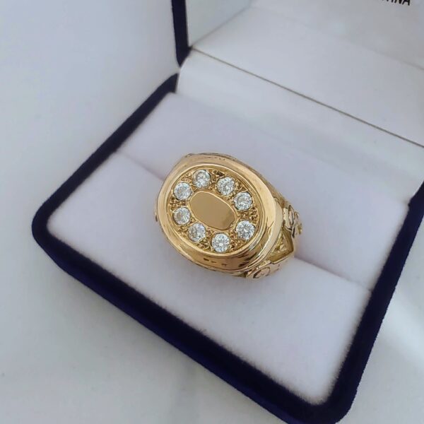 Anillo Oro 18kt - Sello con Zafiros Blancos