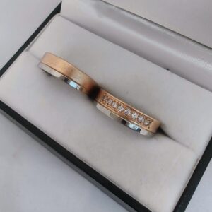 Alianzas Cintas 6,5 - Combinadas con Zafiros Blancos Fresadas (Oro 18kt)