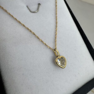 Corazón con Zafiro Blanco - Oro 18kt