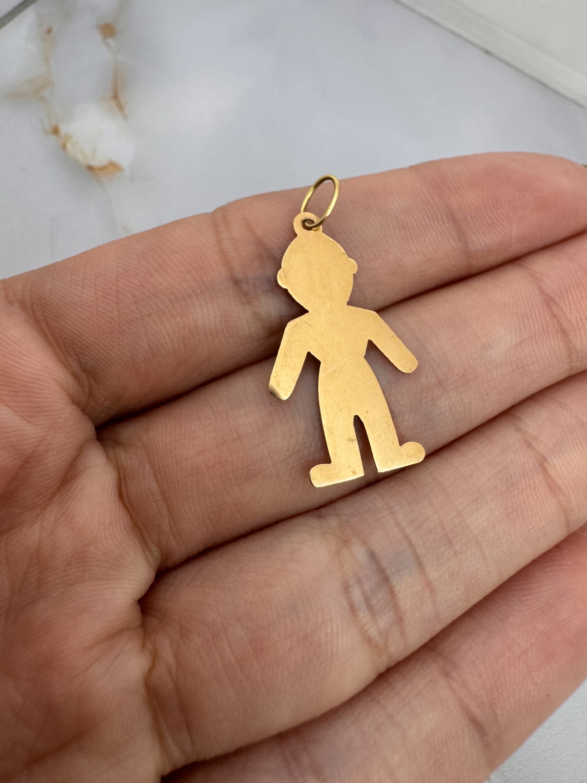 Dije Nene Modelo Grande – Oro 18K