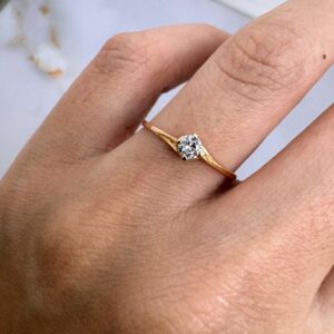 Cintillo Solitario entrelazado - Oro 18kt